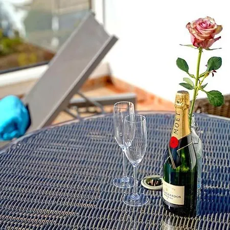 Sleeps 8 Pool Air Con T479807 * Vale do Lobo