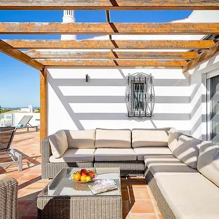 فيلة Sleeps 8 Pool Air Con T479807 *