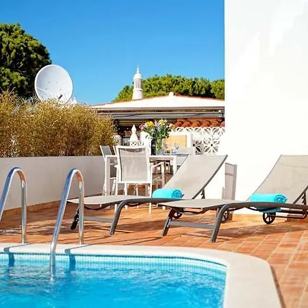 فيلة Sleeps 8 Pool Air Con T479807 *