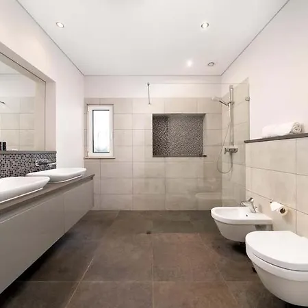 Sleeps 8 Pool Air Con T479807 *